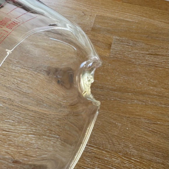 Vintage Pyrex Clear Glass One Quart Measuring Cup with Red Markings - Picture 7 of 7